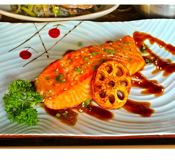 <h6 class='prettyPhoto-title'>No. 33 Salmon with homemade sauce</h6>