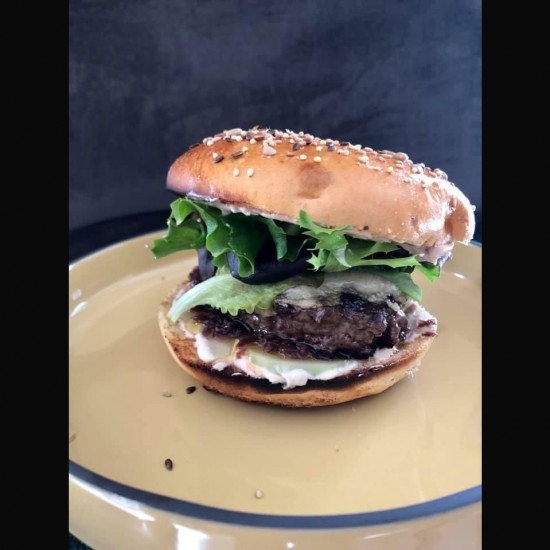 <h6 class='prettyPhoto-title'>Chef Burger "Ground Beef "Simmental" with homemade foie gras and straw wine"</h6>