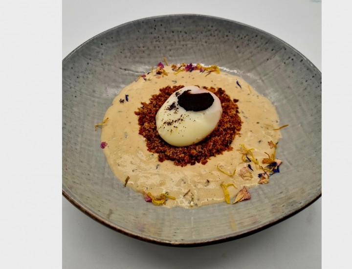 <h6 class='prettyPhoto-title'>Perfect egg, bacon crumble, truffle cream and parmesan</h6>