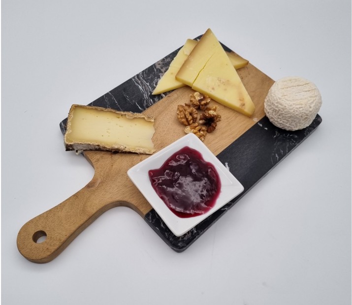 <h6 class='prettyPhoto-title'>Teller mit gereiftem Käse, Côte du Rhône-Gelee</h6>