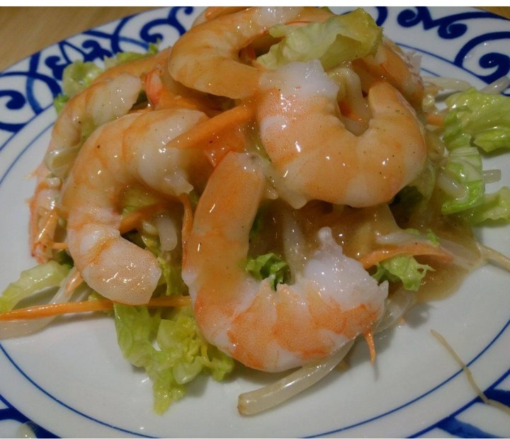 <h3 class='prettyPhoto-title'>Shrimp salad</h3><br/>Salad, carrot, soy, shrimp seasoned with house vinaigrette sauce
