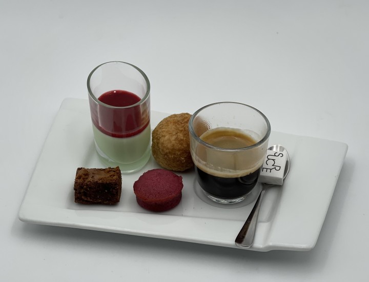 <h6 class='prettyPhoto-title'>Café o té gourmet.</h6>