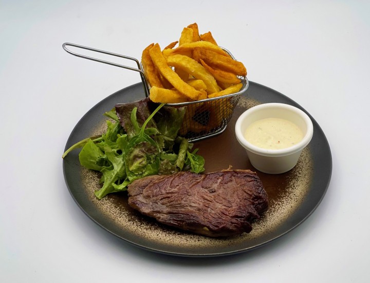 <h6 class='prettyPhoto-title'>Angus bass rib parsley, homemade fries and mesclun salad.</h6>