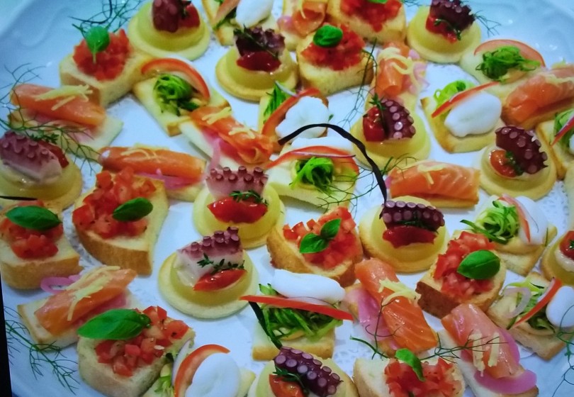 <h6 class='prettyPhoto-title'>Assorted canapes</h6>