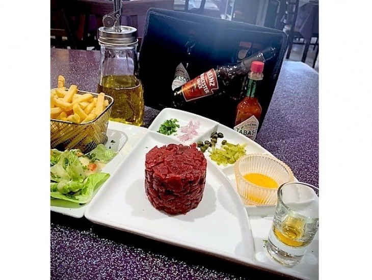 <h6 class='prettyPhoto-title'>Tartare of Bull cut minute with a knife</h6>