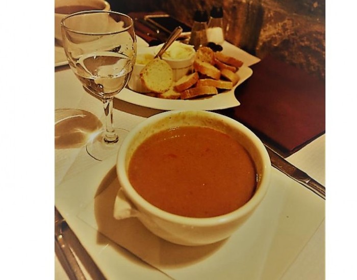 <h6 class='prettyPhoto-title'>Fish soup with rust and croutons</h6>