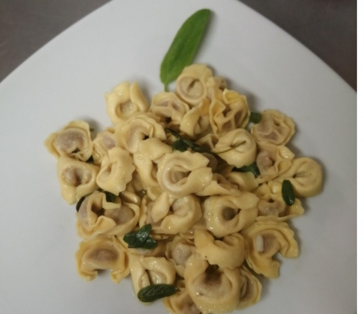 <h6 class='prettyPhoto-title'>Tortellini with butter and sage</h6>