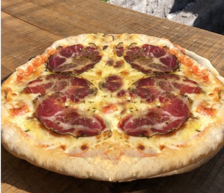 <h6 class='prettyPhoto-title'>Pizza from the Alps</h6>