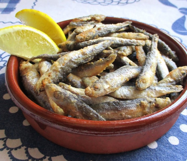 <h6 class='prettyPhoto-title'>Fried anchovies</h6>