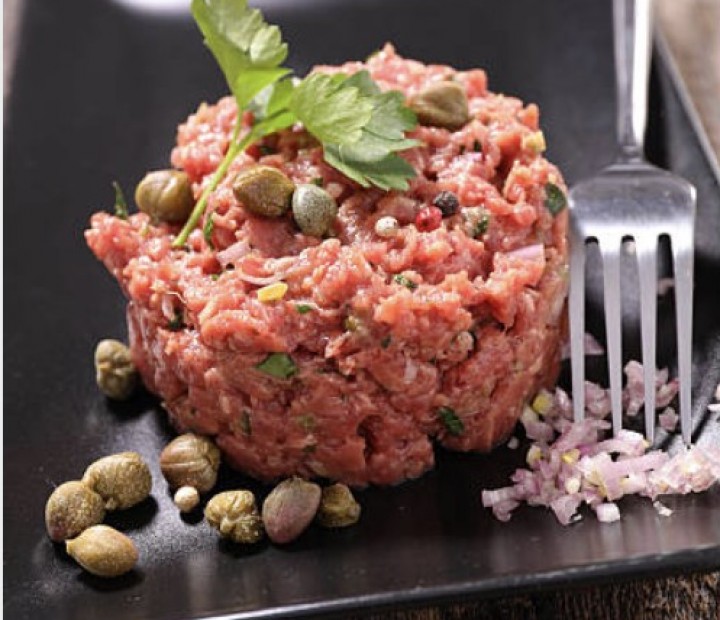 <h6 class='prettyPhoto-title'>Beef tartare cut with VBF knives</h6>