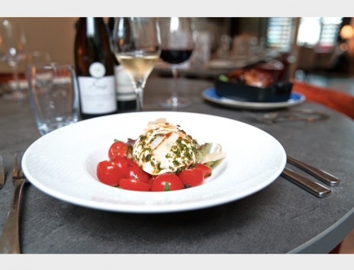 <h6 class='prettyPhoto-title'>Mozzarella with basil, grape tomatoes and parmesan</h6>