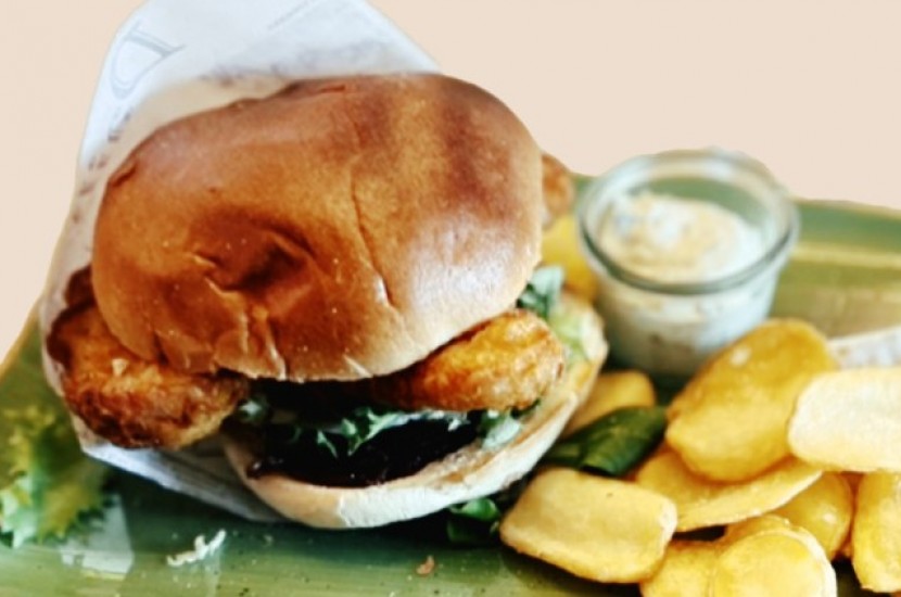 <h6 class='prettyPhoto-title'>Crispy fish burger</h6>