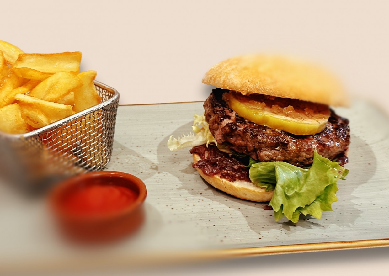 <h6 class='prettyPhoto-title'>CG burger of the moment</h6>