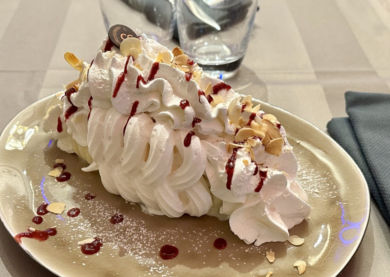 <h6 class='prettyPhoto-title'>Whipped iced meringue</h6>