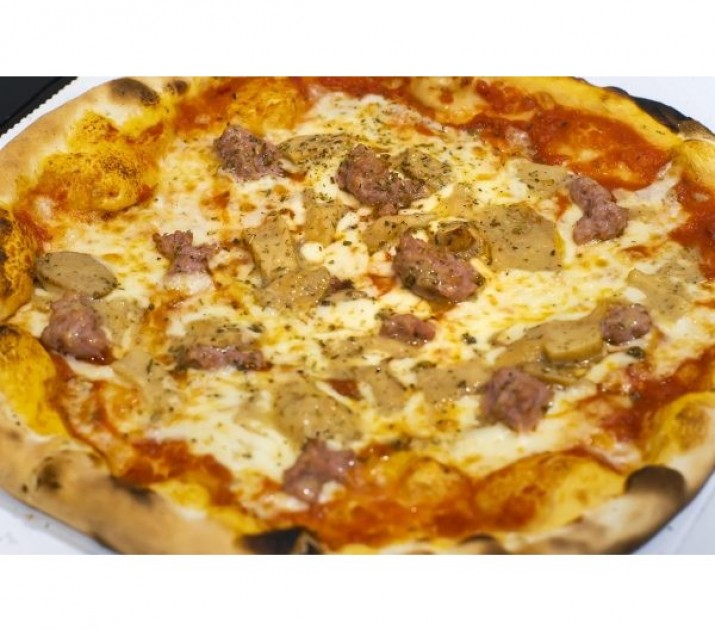 <h3 class='prettyPhoto-title'>Montanara</h3><br/>With sausage and porcini mushrooms