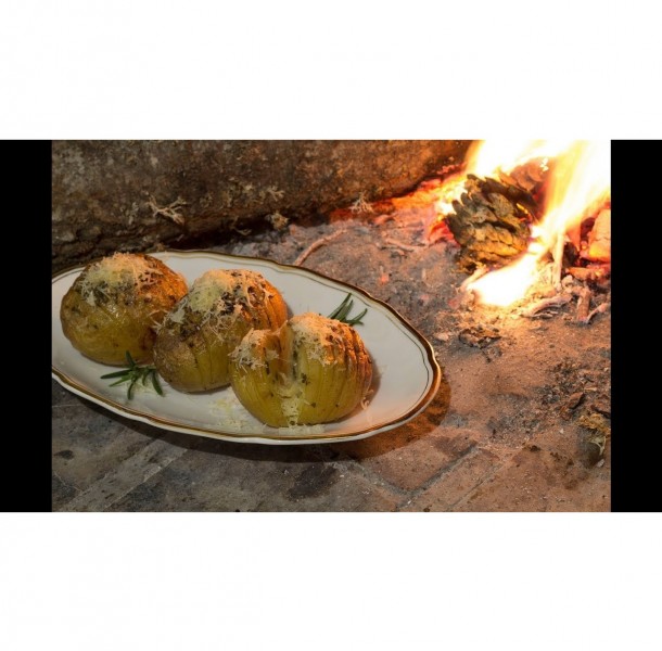 <h6 class='prettyPhoto-title'>Potatoes and onions under ash</h6>