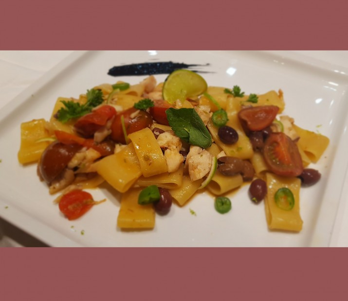 <h6 class='prettyPhoto-title'>Amberjack fillet paccheri, cherry tomatoes, lime and mint</h6>