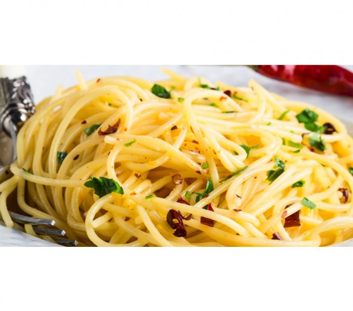 <h3 class='prettyPhoto-title'>Spaghetti with garlic and chilli oil</h3><br/>Spaghetti with garlic and chilli oil
