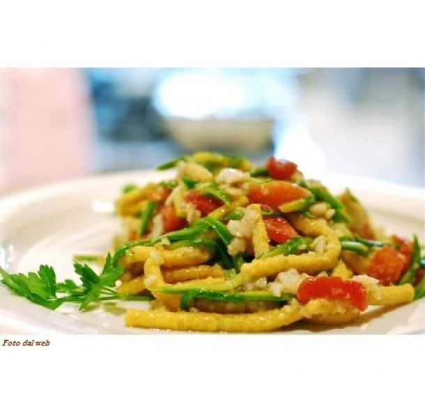 <h6 class='prettyPhoto-title'>Dry passatelli with Speck, Zucchini, cherry tomatoes and pine nuts</h6>