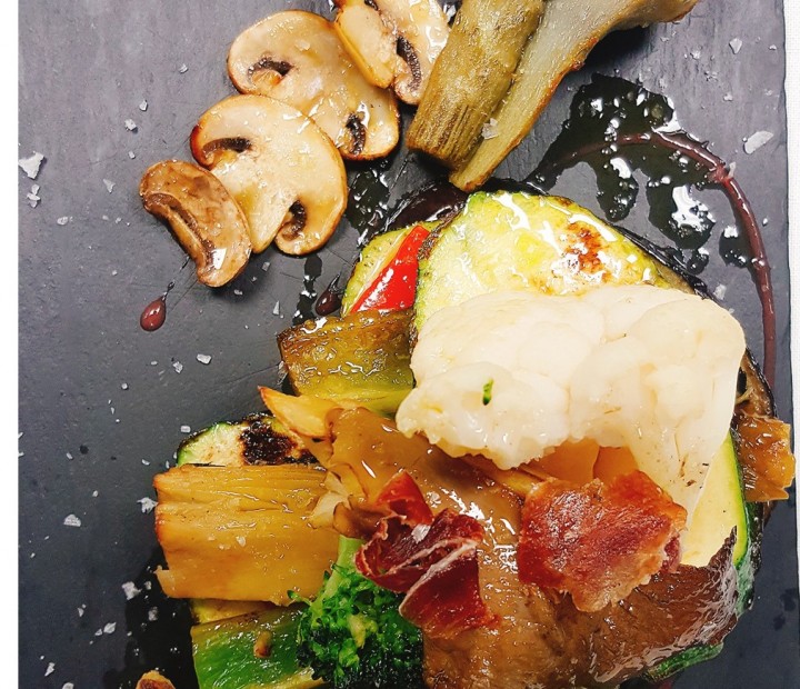 <h6 class='prettyPhoto-title'>Grilled seasonal vegetables</h6>