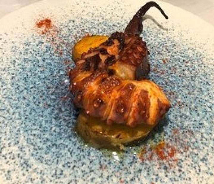 <h6 class='prettyPhoto-title'>Roasted octopus with potato and paprika</h6>
