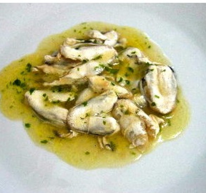 <h6 class='prettyPhoto-title'>Hake kokotxas in green sauce or grill</h6>