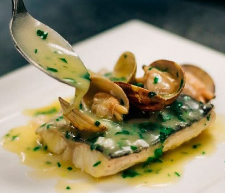 <h6 class='prettyPhoto-title'>Hake fillet (grilled or ín green sauce with galician clams) </h6>