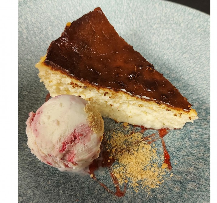 <h6 class='prettyPhoto-title'>Cheesecake with cheese ice cream and red berries</h6>