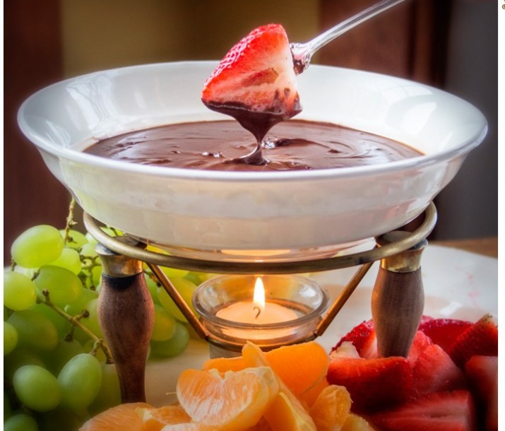 <h6 class='prettyPhoto-title'>Chocolate fondue to share 2 people</h6>