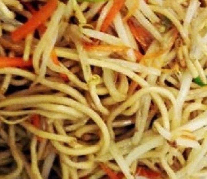 <h6 class='prettyPhoto-title'>A2 Fried noodles with vegetables</h6>