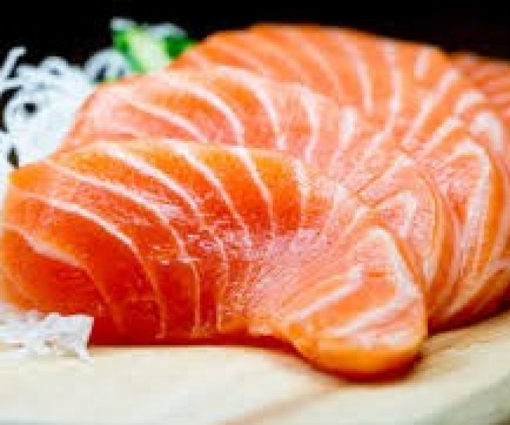 <h6 class='prettyPhoto-title'>B3. Salmon sashimi</h6>