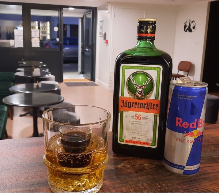 <h6 class='prettyPhoto-title'>JAGERBOMB</h6>