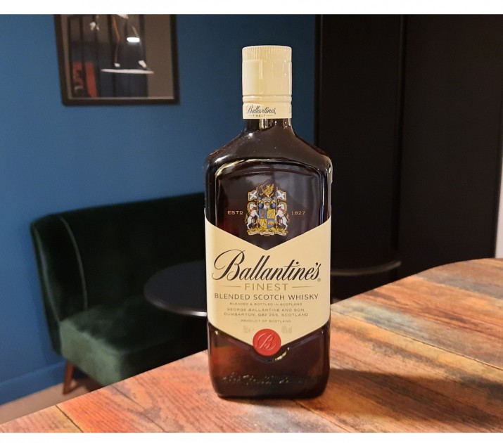 <h6 class='prettyPhoto-title'>BLENDED SCOTCH WHISKEY 70CL BALLANTINES</h6>