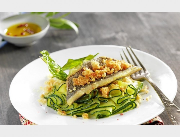 <h6 class='prettyPhoto-title'>Friday 27/10: Sea bream fillet with hazelnut crumble</h6>