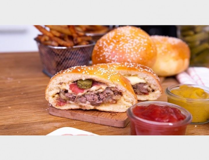 <h6 class='prettyPhoto-title'>Chef's burger</h6>