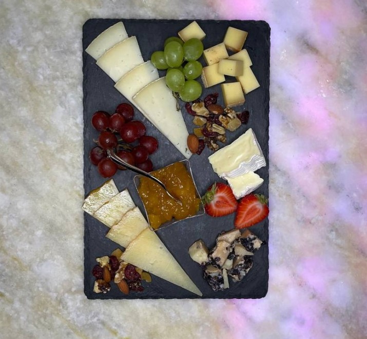 <h6 class='prettyPhoto-title'>Imported Cheese Board</h6>