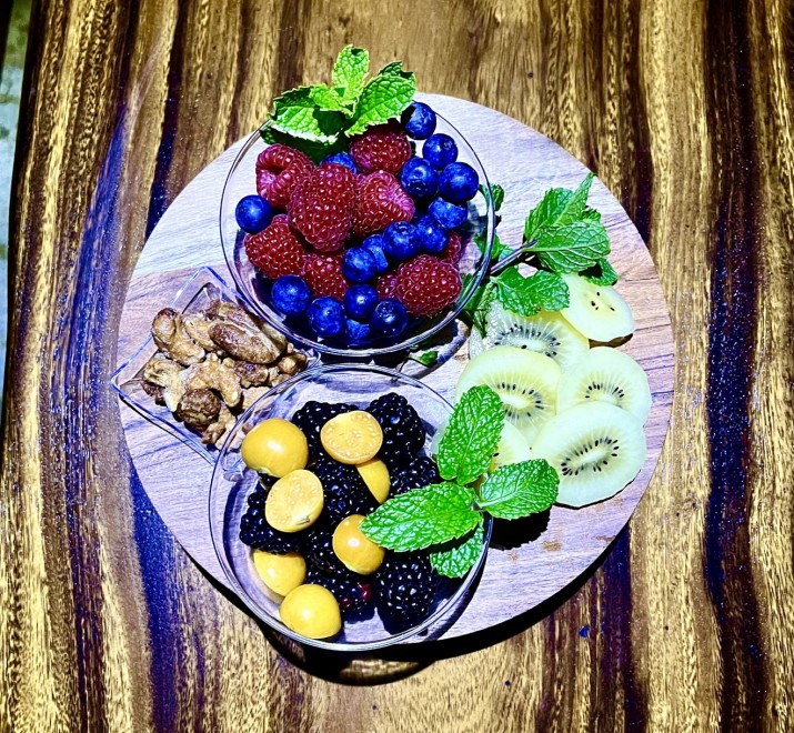 <h6 class='prettyPhoto-title'>Small Fruit Plate </h6>