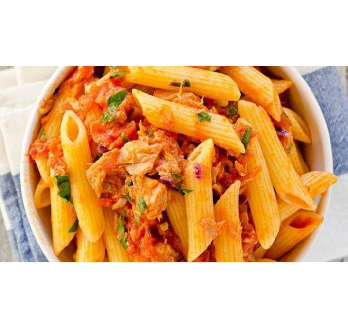 <h6 class='prettyPhoto-title'>Penne with tomato sauce and tuna</h6>