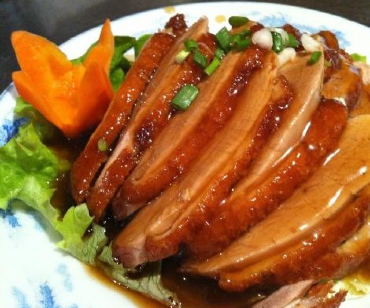 <h6 class='prettyPhoto-title'>C17. Lacquered duck with sauce</h6>