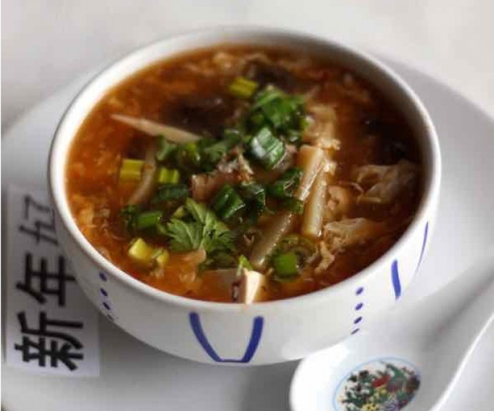 <h3 class='prettyPhoto-title'>B23. Pekingese soup</h3><br/>Chicken, egg, bamboo and tofu