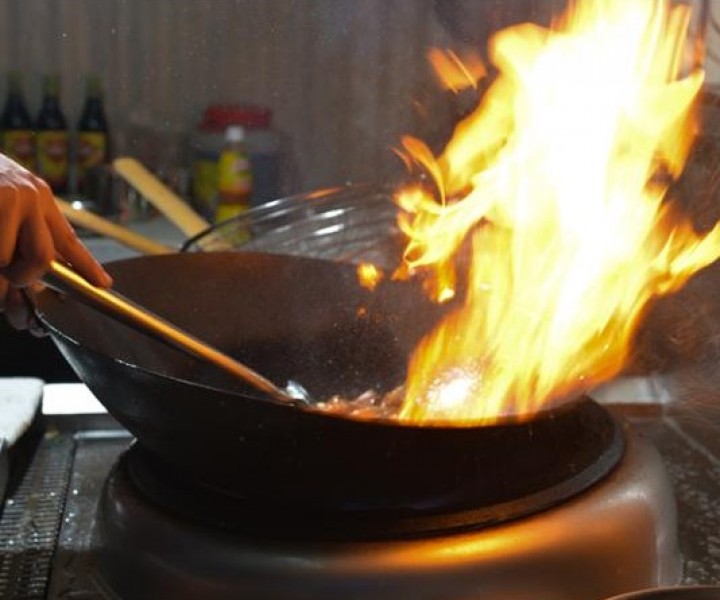 <h6 class='prettyPhoto-title'>M100. Wok of your choice</h6>