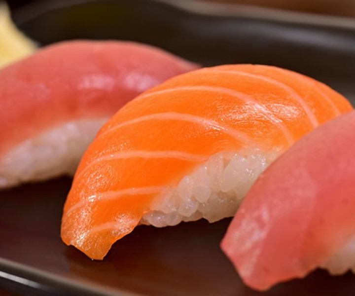 <h3 class='prettyPhoto-title'>Sushi mix</h3><br/>3 salmon sushi + 2 tuna sushi