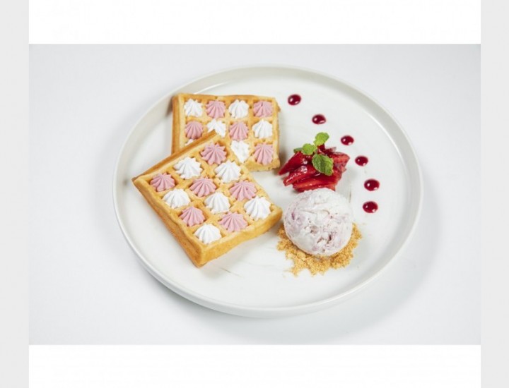 <h6 class='prettyPhoto-title'>Waffle Yoghurt Ice Cream</h6>