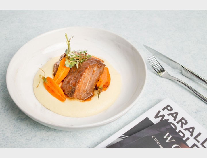<h6 class='prettyPhoto-title'>Slow cooked beef cheek</h6>