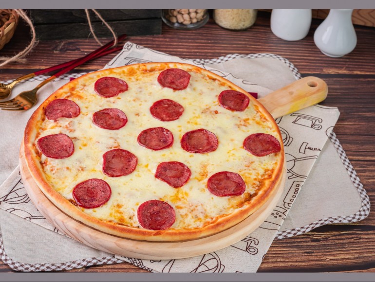 <h6 class='prettyPhoto-title'>Pepperoni pizza</h6>