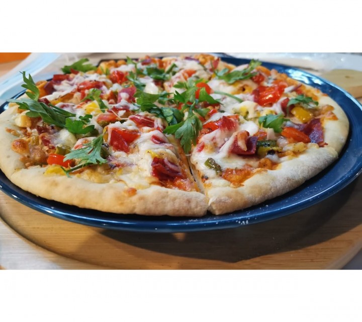 <h6 class='prettyPhoto-title'>Chicken or Vegetables Pizza</h6>