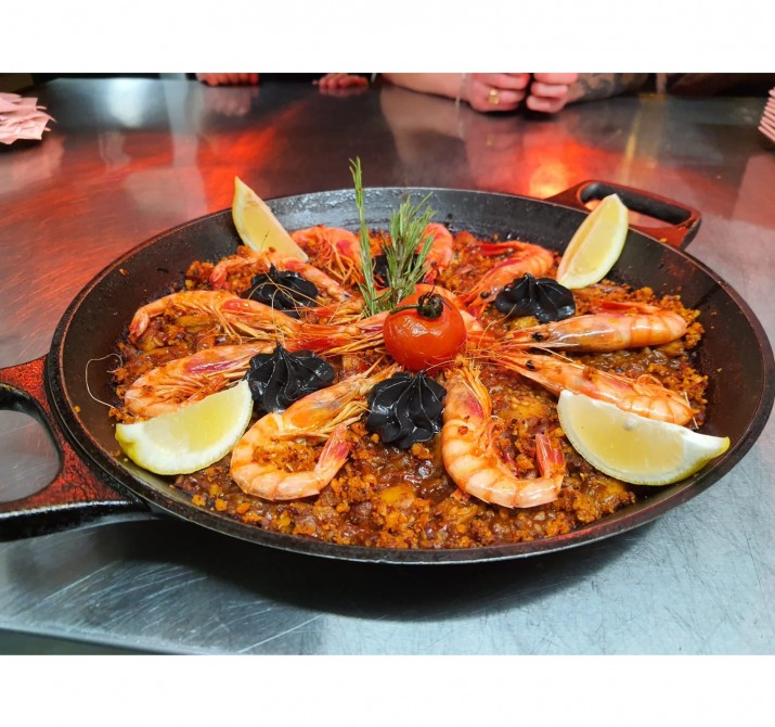 <h6 class='prettyPhoto-title'>Sprinkle with red prawns</h6>