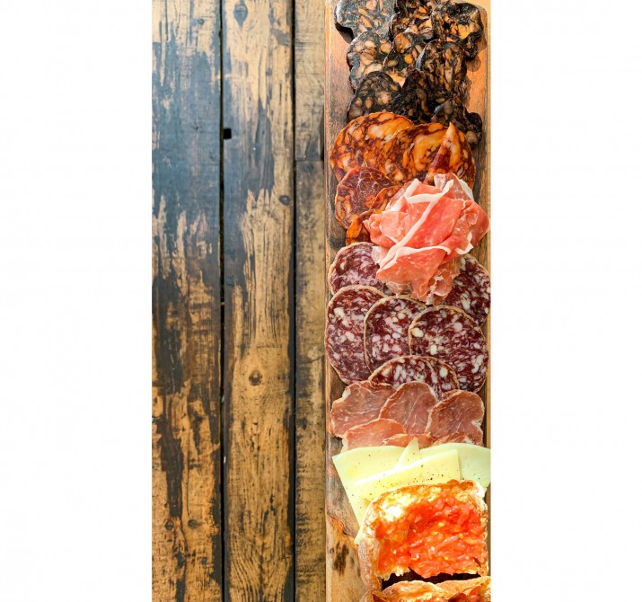 <h6 class='prettyPhoto-title'>Plate of Iberian cold meats</h6>