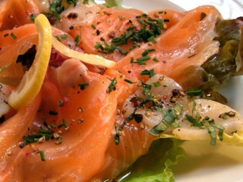 <h3 class='prettyPhoto-title'>Frayed fish</h3><br/>Salad, mackerel, salmon, smoked fish, salmon rillettes, lemon