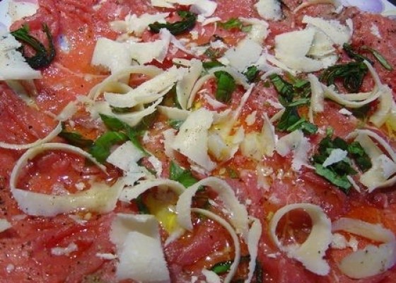 <h6 class='prettyPhoto-title'>Beef carpaccio with parmesan</h6>